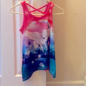 A nice tank top with comfortable quality (CLEAN)!!